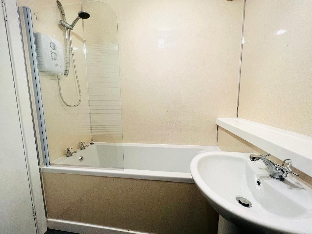 1 Bedroom Flat To Let in Elm Bank, Kirkintilloch, Glasgow, G66 1PQ