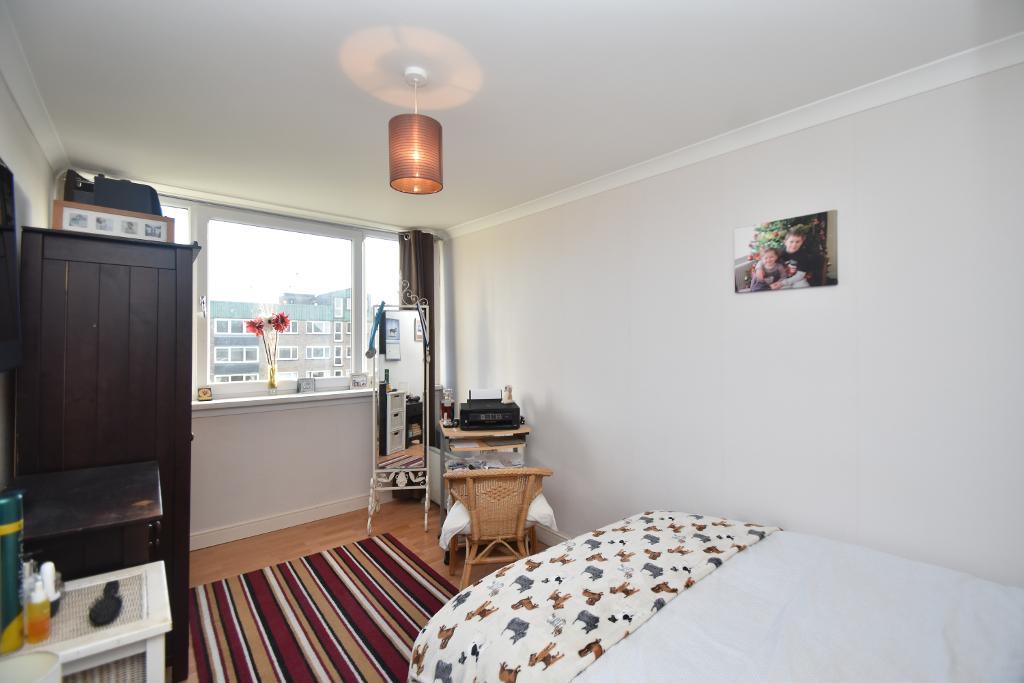 1 Bedroom Flat For Sale in Lennox Court, 18 Stockiemuir Avenue