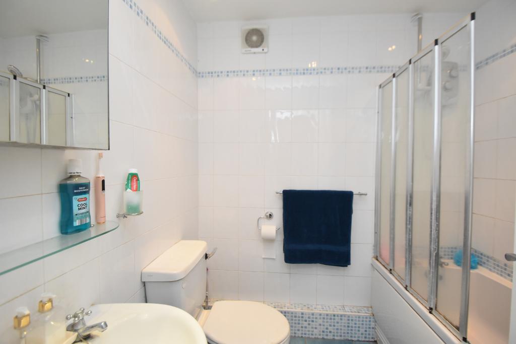 1 Bedroom Flat For Sale in Lennox Court, 18 Stockiemuir Avenue